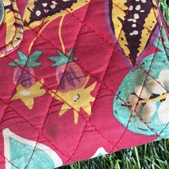 Vera‎ Bradley Quilted Zip Around Wallet Red Multicolor Floral Cotton - Picture 4 of 12